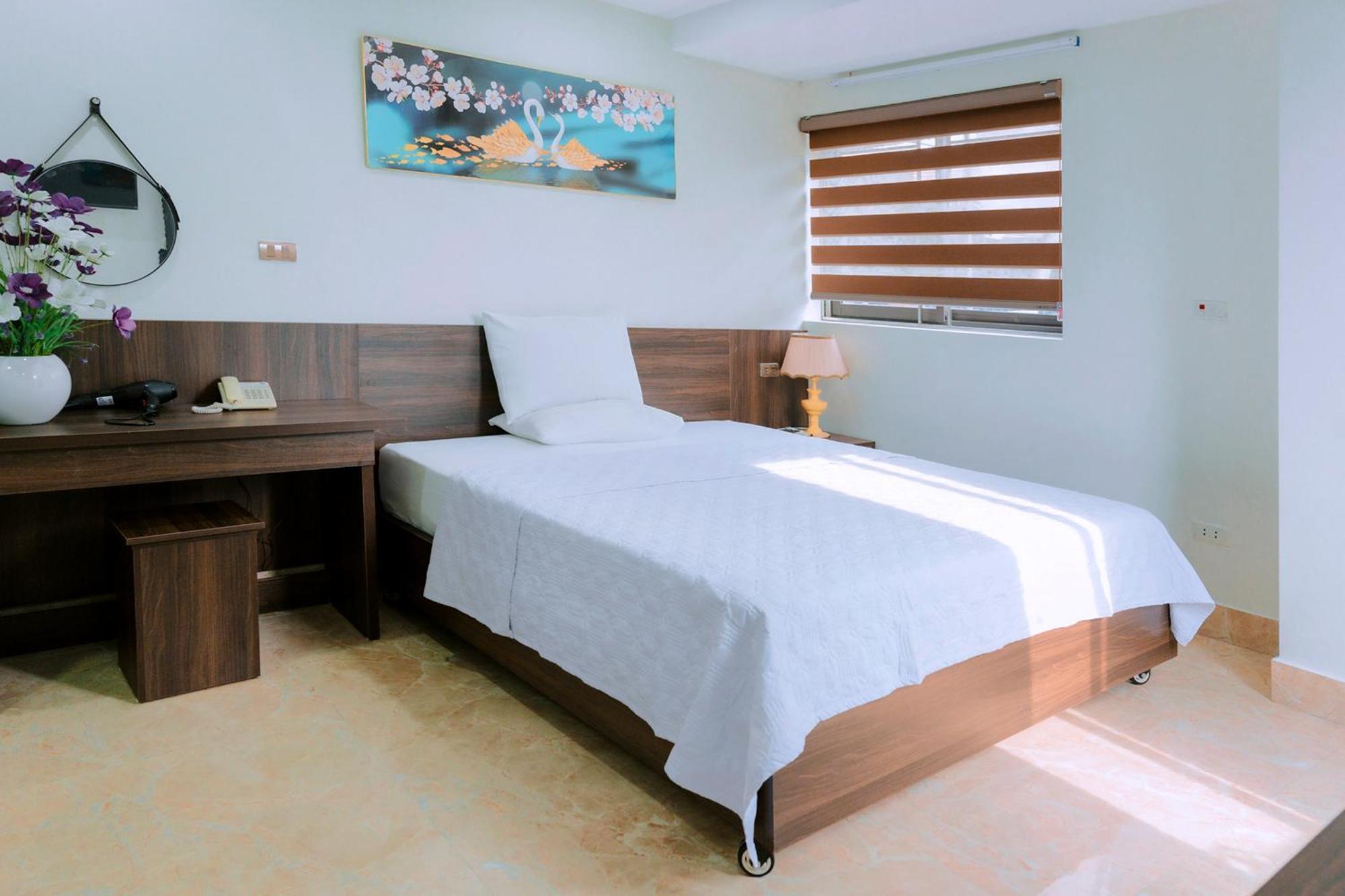 Thu Ha Hotel Uong Bi Esterno foto