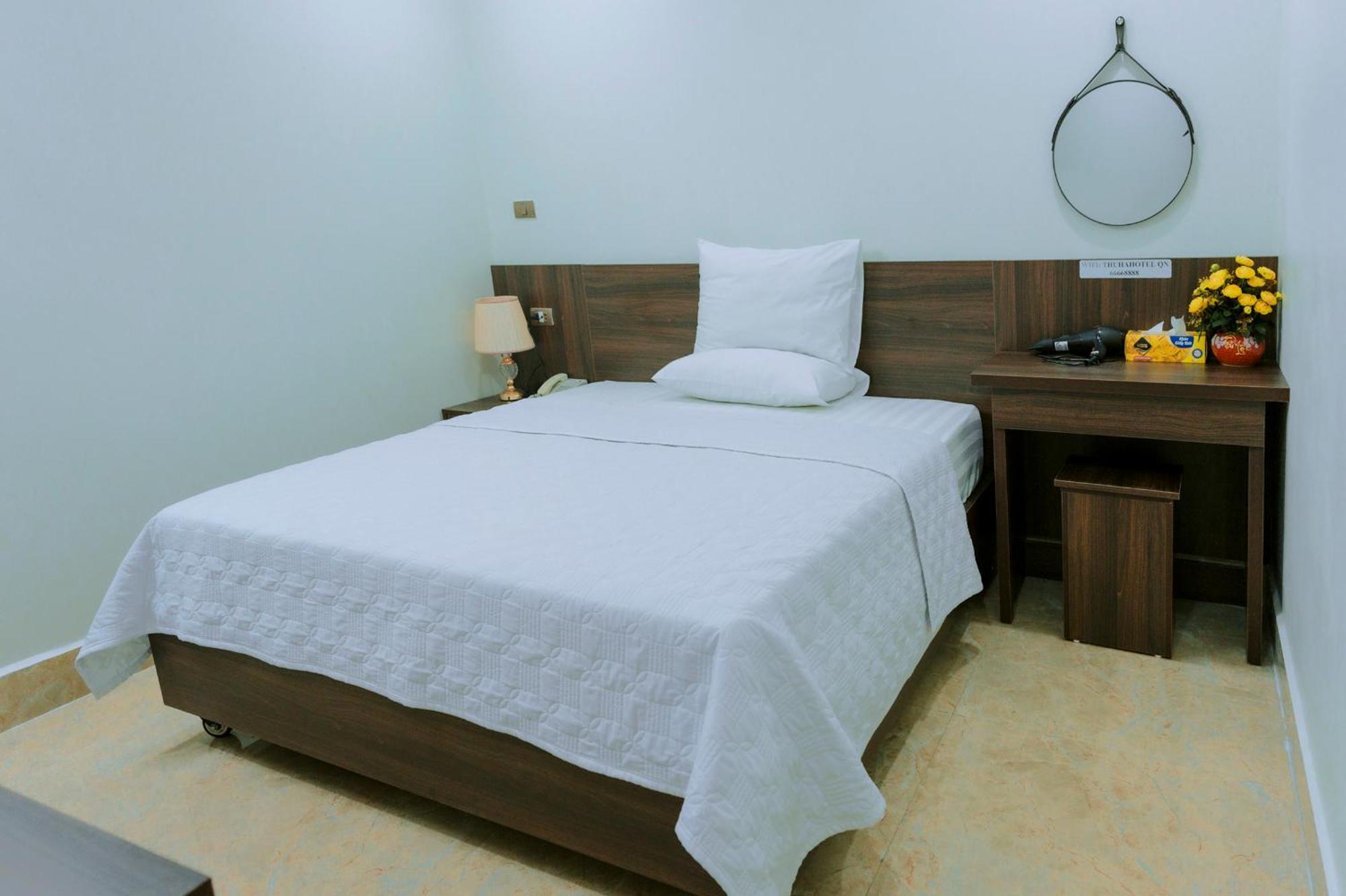 Thu Ha Hotel Uong Bi Esterno foto
