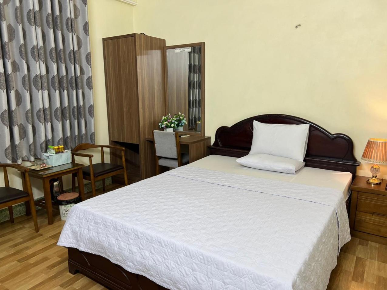 Thu Ha Hotel Uong Bi Esterno foto