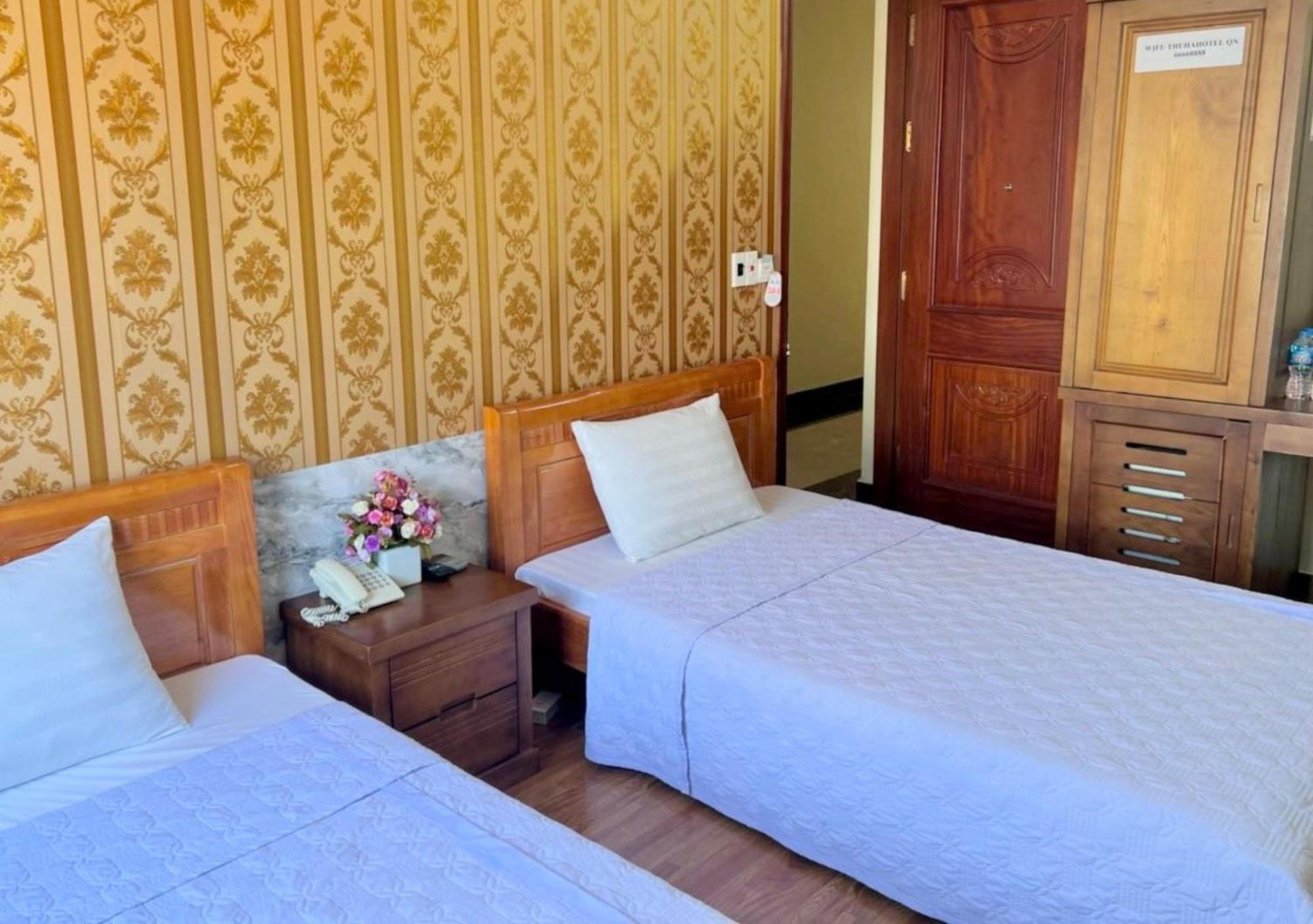 Thu Ha Hotel Uong Bi Esterno foto