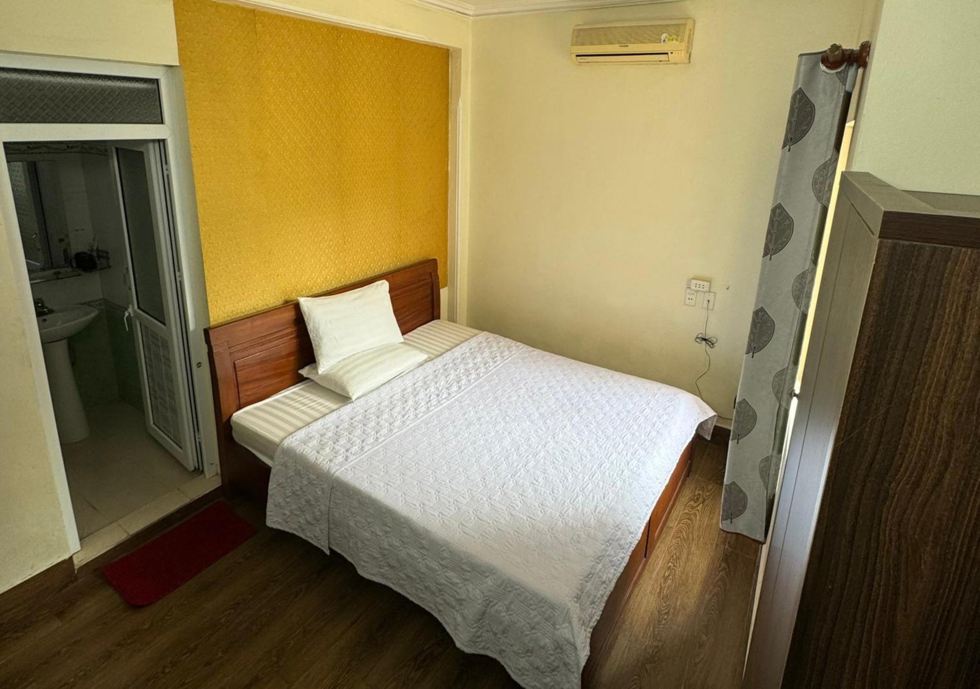 Thu Ha Hotel Uong Bi Esterno foto