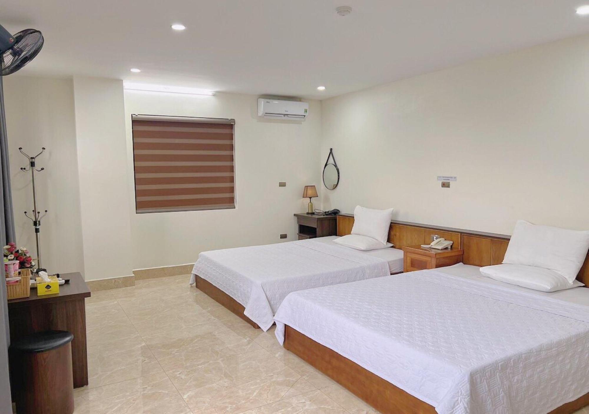 Thu Ha Hotel Uong Bi Esterno foto