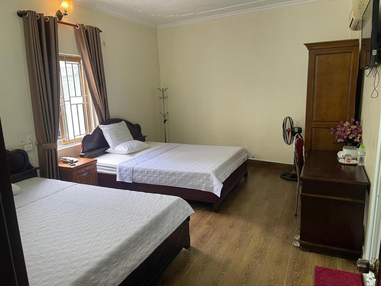 Thu Ha Hotel Uong Bi Esterno foto